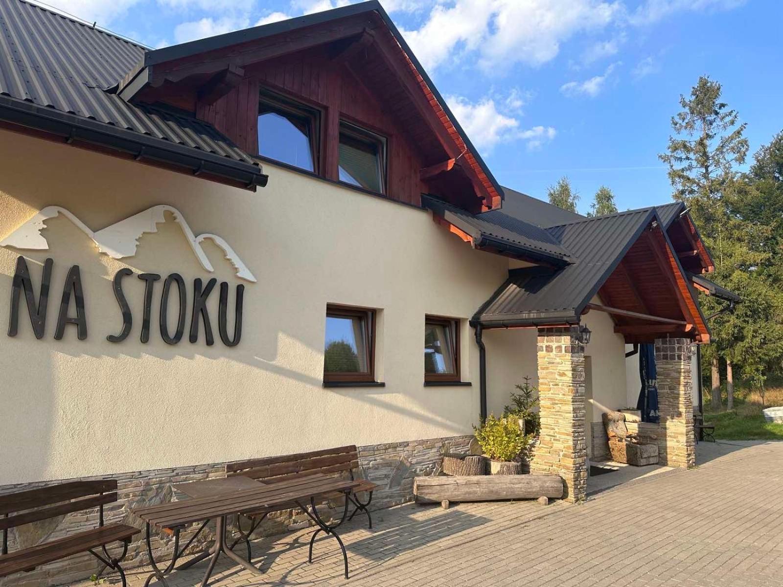伊斯泰布纳Na Stoku住宿加早餐旅馆 外观 照片