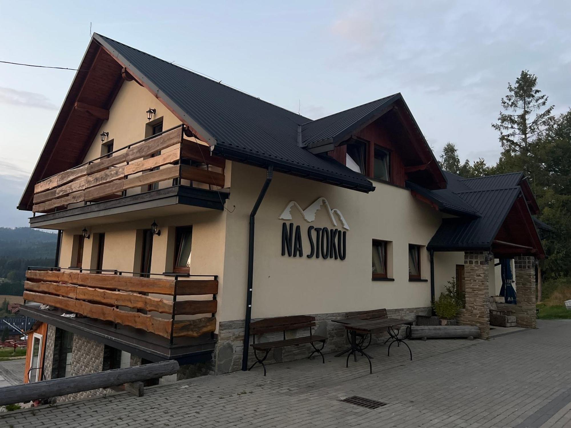 伊斯泰布纳Na Stoku住宿加早餐旅馆 外观 照片